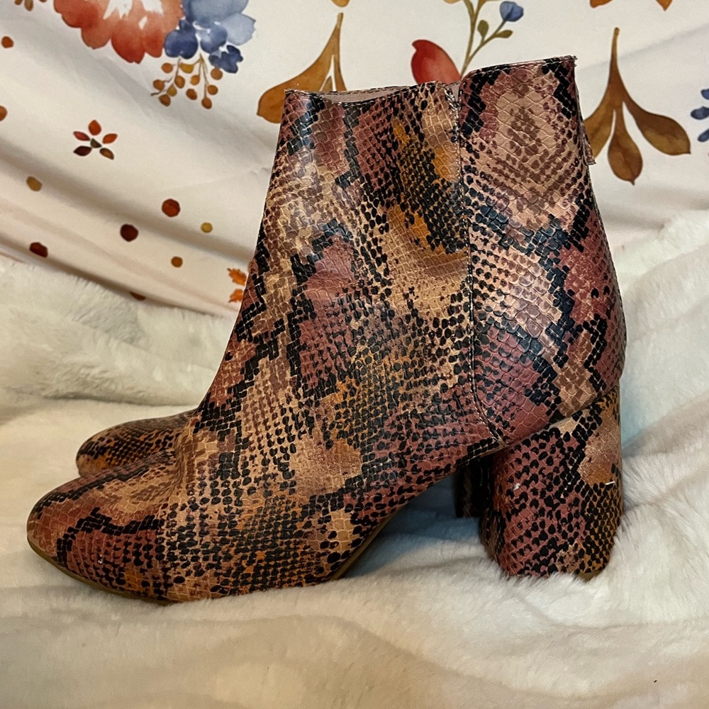 Old Navy Women’s 8 Dusty Pink Tan Snakeskin Print Zip Block Heel Booties Midwest